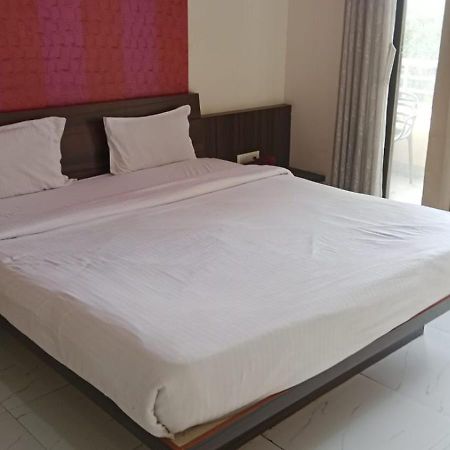Hotel Swamiraj Indāpur Zewnętrze zdjęcie