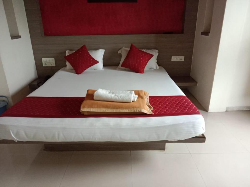 Hotel Swamiraj Indāpur Zewnętrze zdjęcie