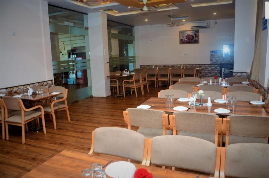 Hotel Swamiraj Indāpur Zewnętrze zdjęcie