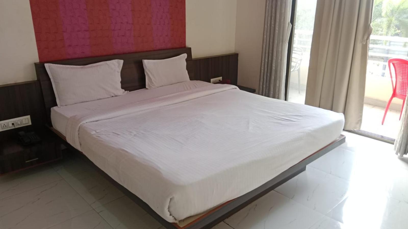 Hotel Swamiraj Indāpur Zewnętrze zdjęcie